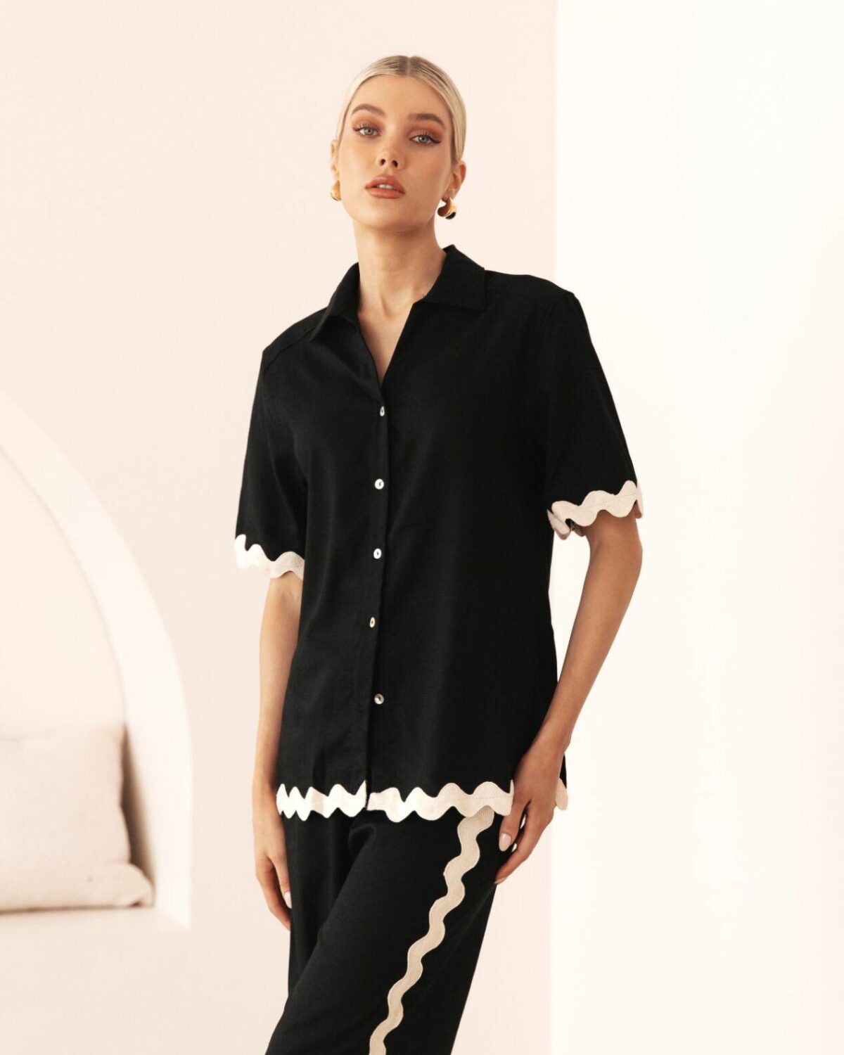White Closet Ric Rac Ss Top