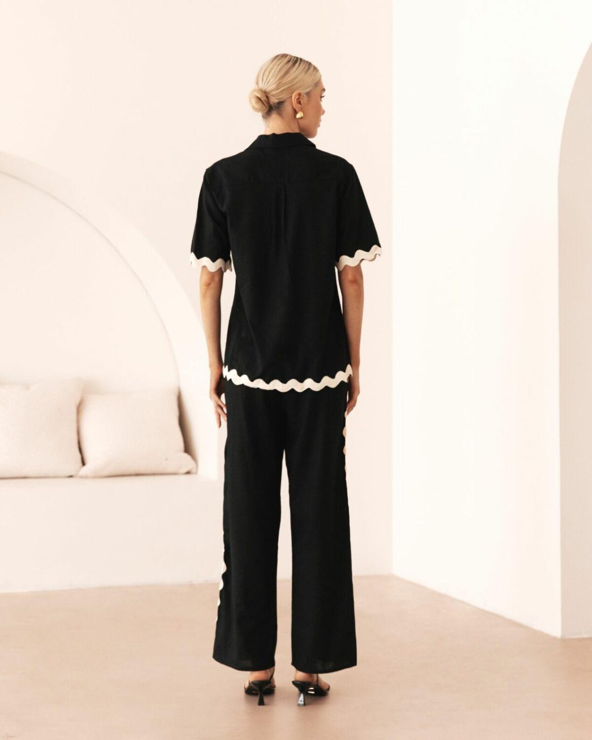 White Closet Ric Rac Ss Top