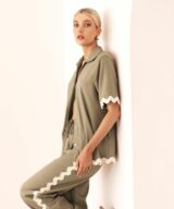 White Closet Ric Rac Ss Top